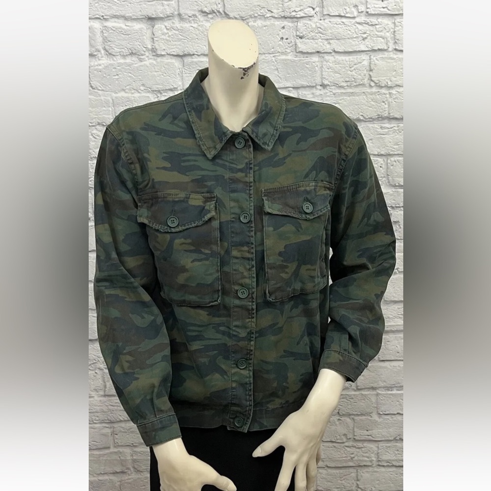 “HOST PICK* TOPSHOP DISTRESSED GREEN CAMOUFLAGE PRINT JACKET SIZE 6
